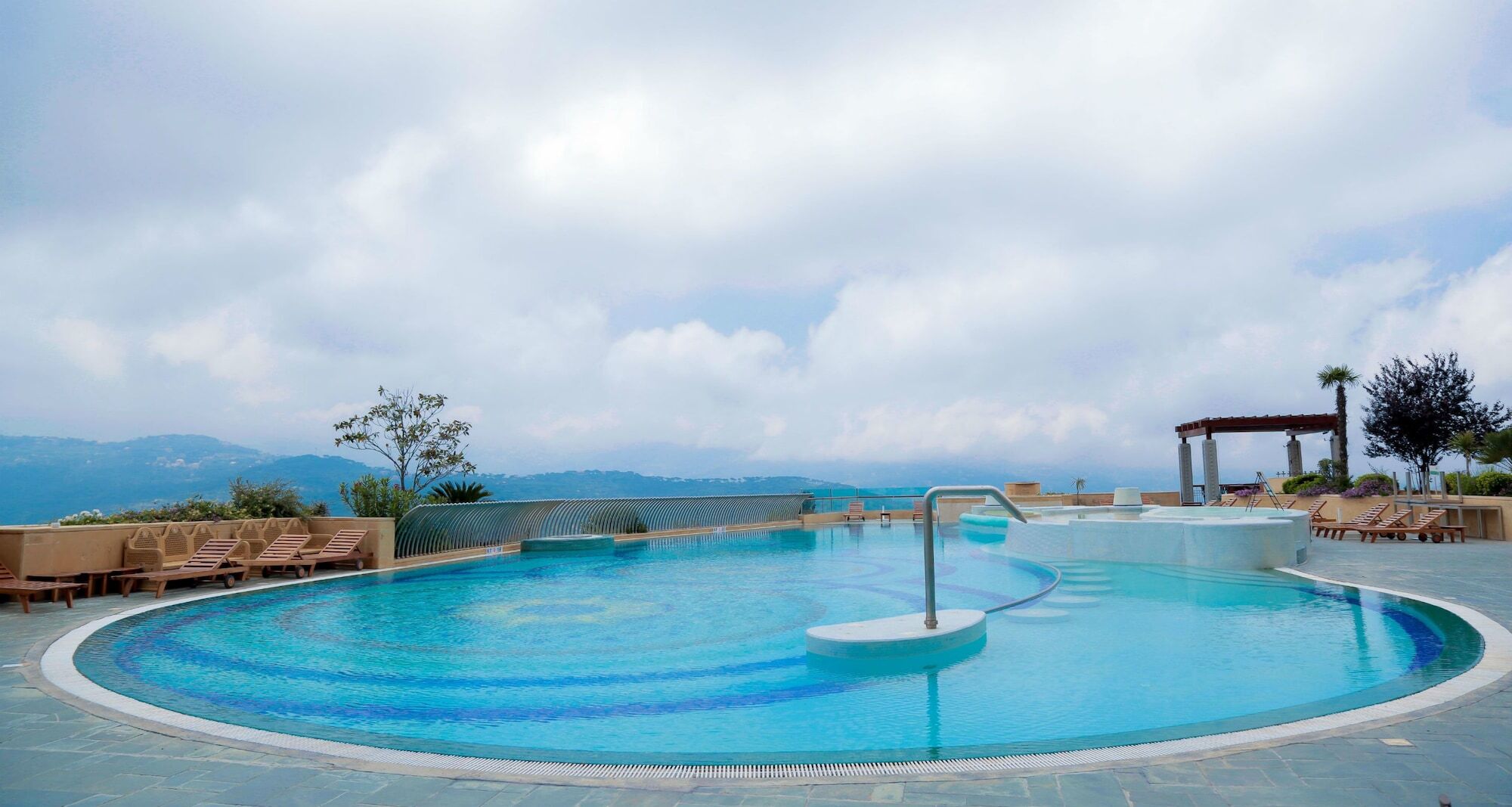 Grand Hills Hotel & Spa 브루마나 외부 사진